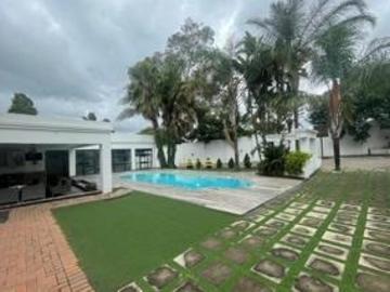 10 Bedroom Townhouse To Rent in Strathavon
