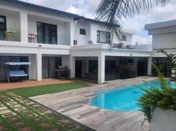 10 Bedroom Townhouse in Strathavon