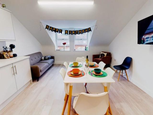 10 Bedroom, 1 Bathroom