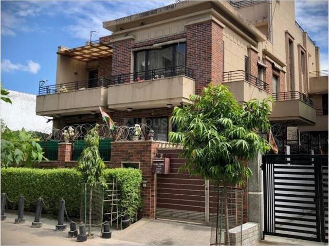 10 BHK Independent House in Green Field Colony for resale Faridabad. The reference number is 20273184