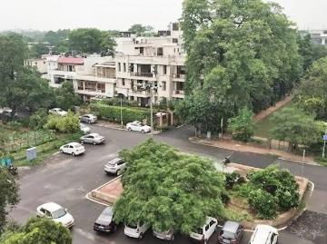 10 BHK Independent House in Jor Bagh for resale New Delhi. The reference number is 19654867
