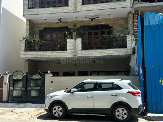 10 BHK Independent House in Janakpuri for resale New Delhi. The reference number is 19979546