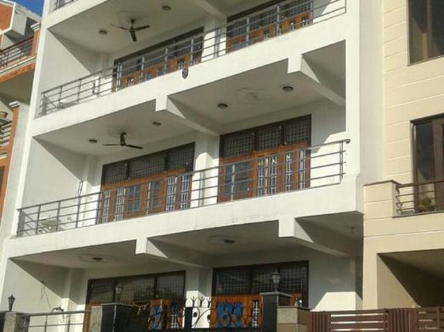 10 BHK Independent House in Sector 108 for rent Noida. The reference number is 10132736