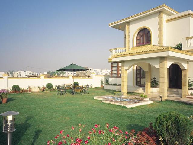 10 BHK Independent House in Sector 57 for resale Gurgaon. The reference number is 21011392