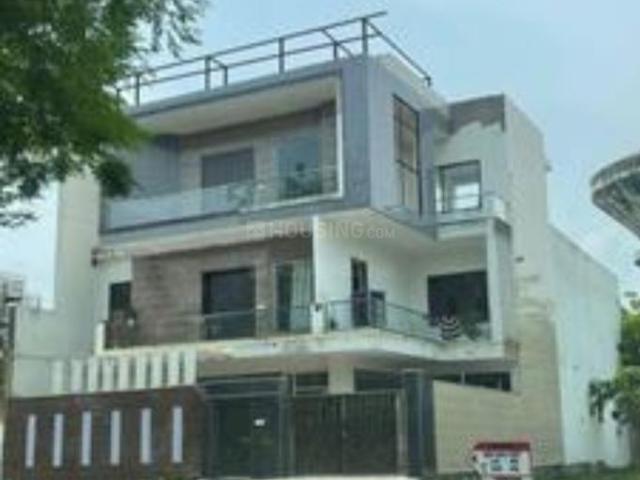 10 BHK Independent House in Sigma 1 for resale Greater Noida. The reference number is 20196109