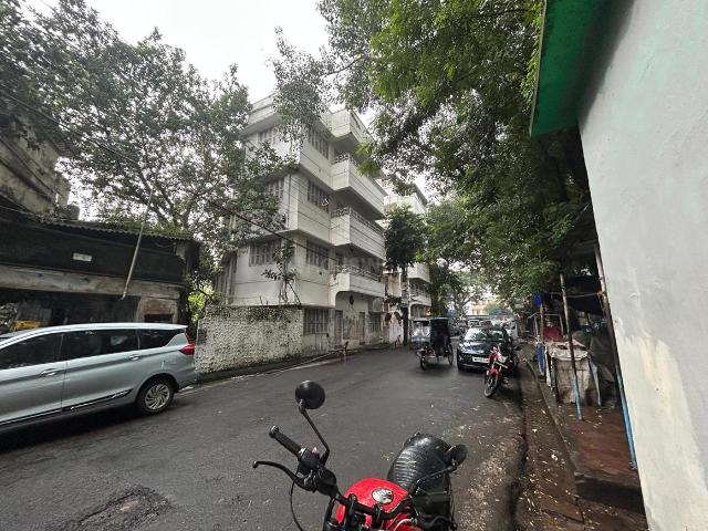 10 BHK Independent House in Regent Park for resale Kolkata. The reference number is 21037234