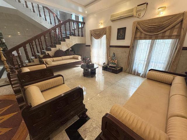 10 BHK Villa in Neelankarai for rent Chennai. The reference number is 20086370