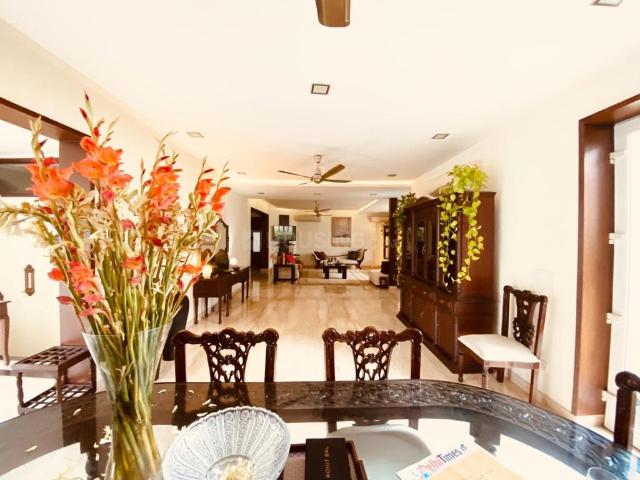 10 BHK Villa in Sainik Farm for resale New Delhi. The reference number is 6401755