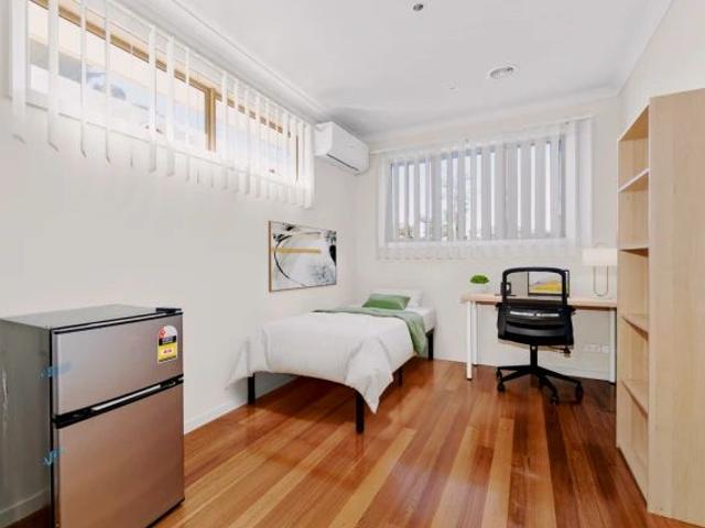 10 Binalong Avenue, Melbourne