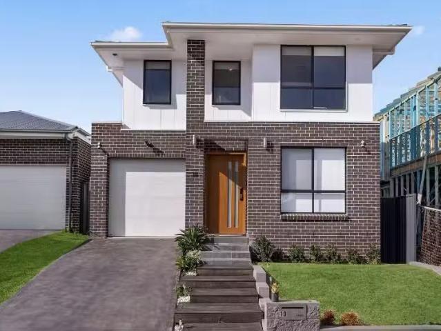 10 Boxthorn Avenue, Leppington House for rent Listed by Anuj.