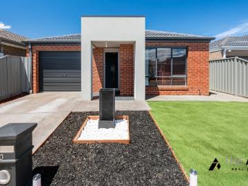 10 Bloom Avenue, Kurunjang VIC 3337 House For Rent | Domain