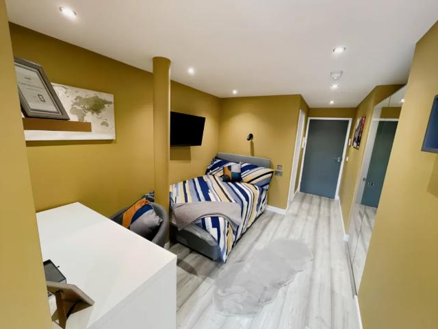 10 Broad St, Nottingham NG1, 1 bed flat to rent, £985 pcm | PrimeLocation