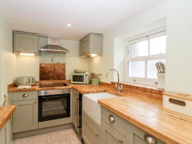 10 Bread Street | Studio townhouse for rent #152054340 | Rentberry