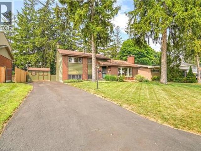 10 Brier Crescent, Brantford, ON, N3R 3M6 house for sale | Listing ID 40849 | Royal LePage