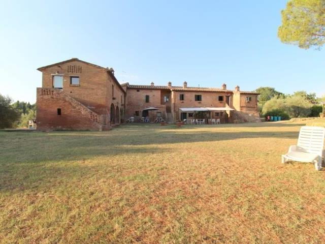 10 camere da letto Casale rustico Toscana In vendita. 650m² Siena