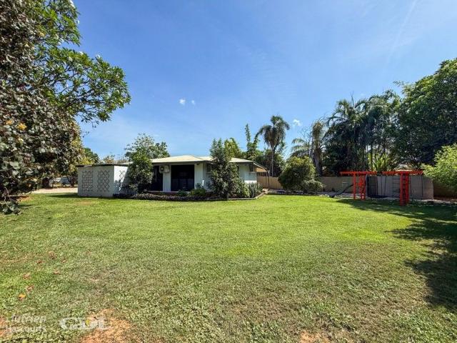 10 Campbell Terrace Convenient Modern Living on a Corner Block