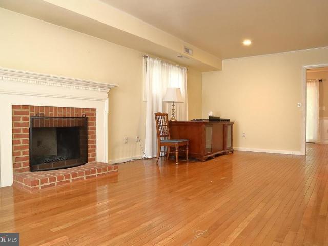 10 Cedar Lane