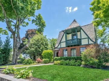 10 Cedar St