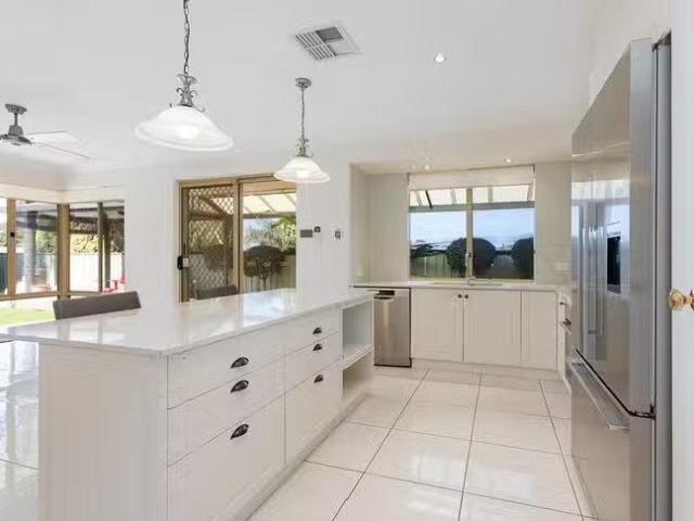 10 Chase Court, Woodvale, WA 6026
