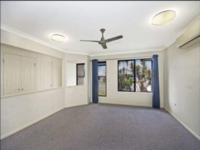10 Chloe Ct, Mount Louisa