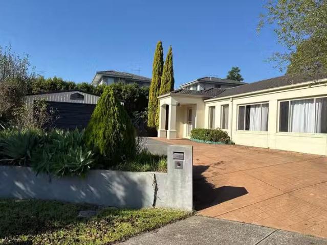 10 Cindy Court, Berwick, VIC 3806 House for Rent