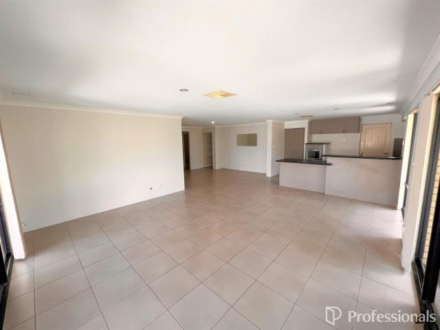 10 Coral Tree CourtThornlie WA 6108, Australia