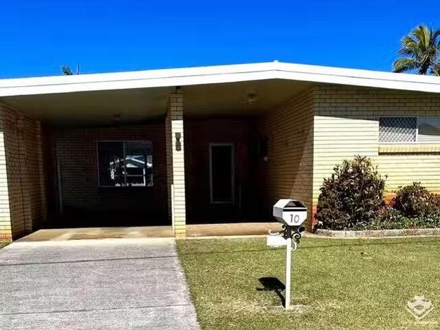 10 Costa Court, Broadbeach Waters, QLD 4218