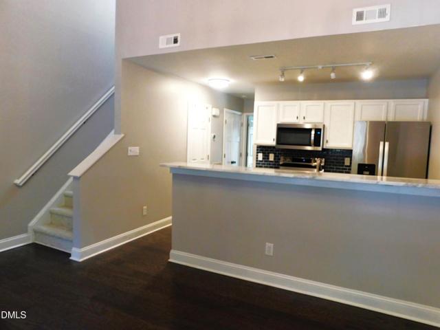 10 Crystal Oaks Court