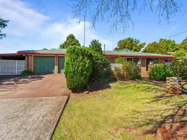 10 Damian Crescent, Kearneys Spring, QLD 4350