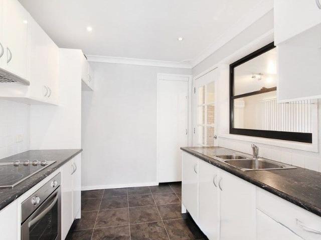 10 Danube Place St Clair, NSW 2759