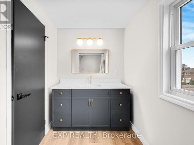 10 DONEGEL PLACE, Hamilton, Ontario, L9A4Z6