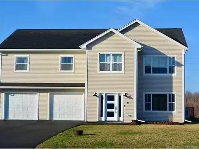 10 Doherty Dr, Oromocto, NB, E2V 0M1 house for sale Listing.