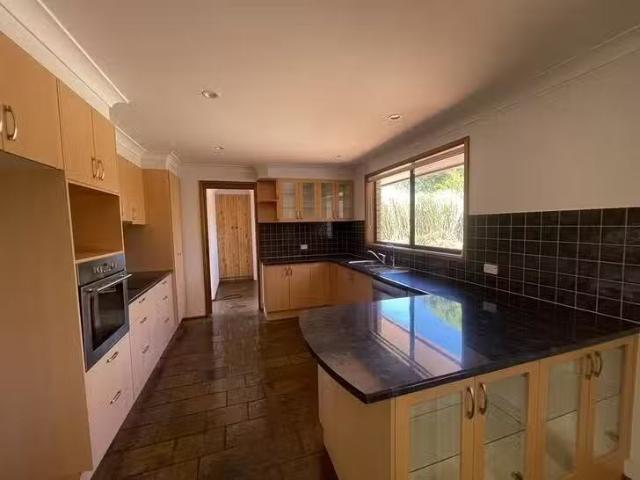 10 Doradillo Place, Eschol Park, NSW 2558