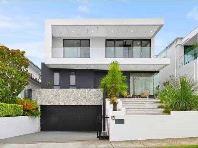 10 Dorking Road, CABARITA House for rent Listed by Christian.