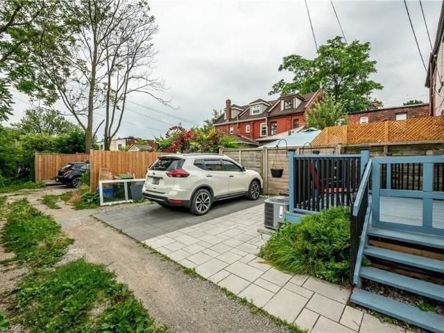 10 Douglas Avenue, Hamilton