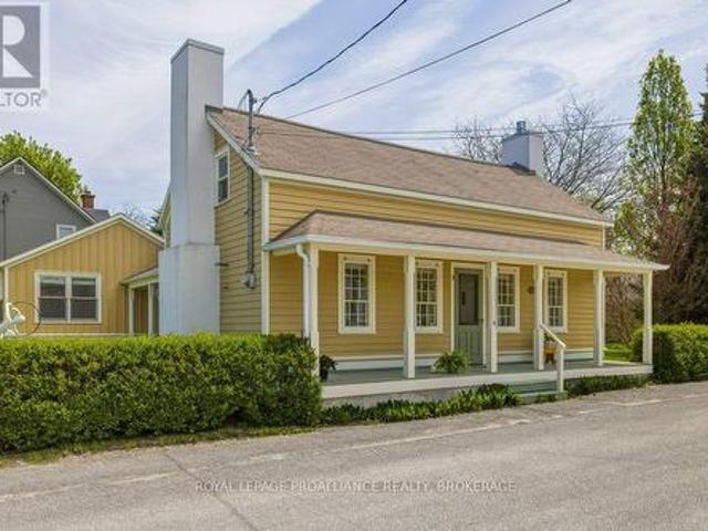 10 Drummond Street, Kingston. East Incl Cfb Kingston, ON, K7K 5R9 house for sale | Listing ID X13512 | Royal LePage