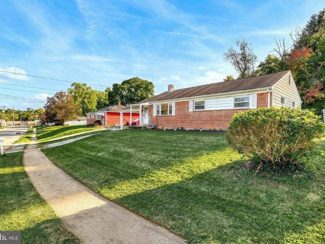 10 Dulles Drive E