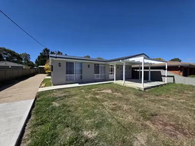10 Duramana Road, Eglinton House for rent Listed by Charlotte.