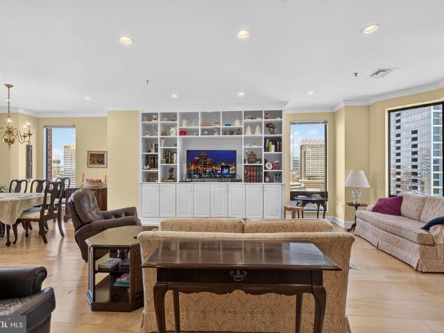 10 E Lee Street # 1709