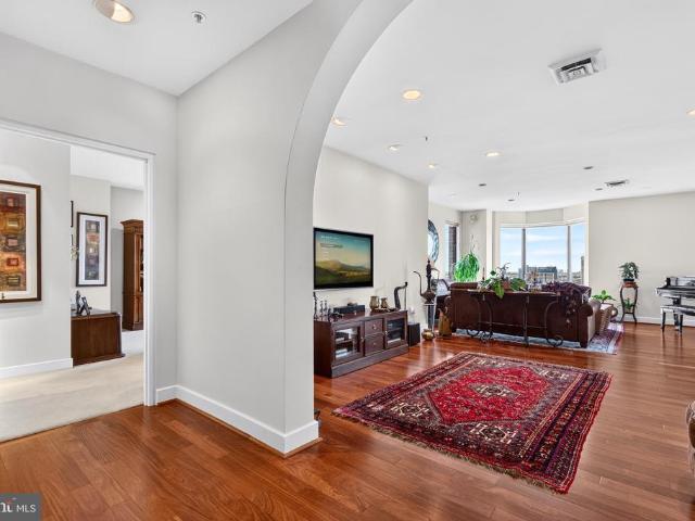 10 E Lee Street # 1901