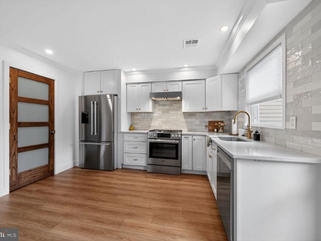 10 E Sutton Avenue