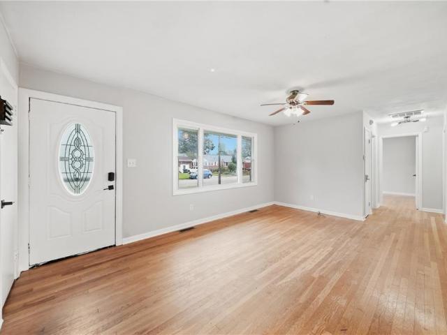 10 Eastlawn DR