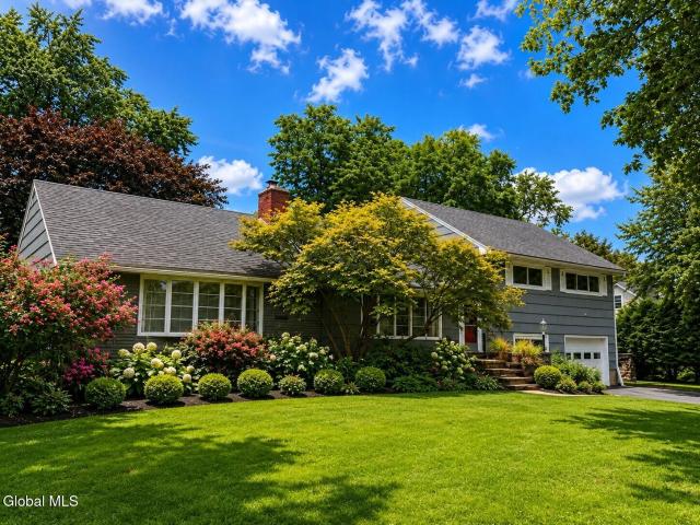 10 Eastland Avenue