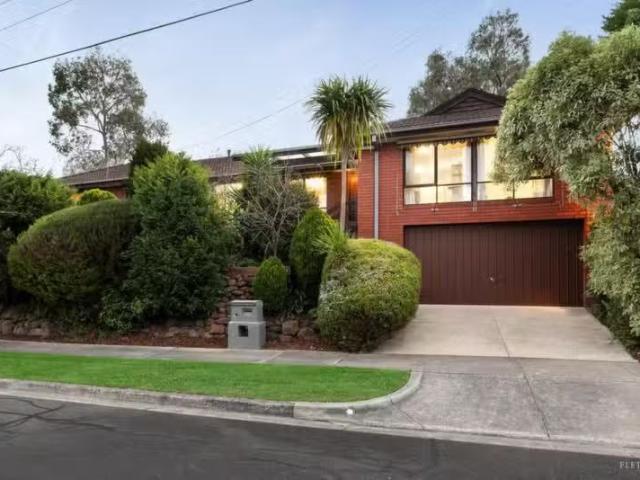 10 Elva Court, Mitcham VIC 3132 House Auction