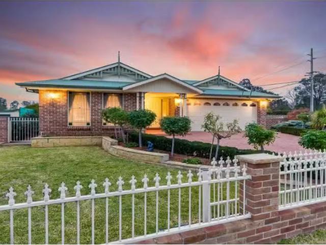 10 Emmett St, Tahmoor House for rent Listed by Sue Rosella of.