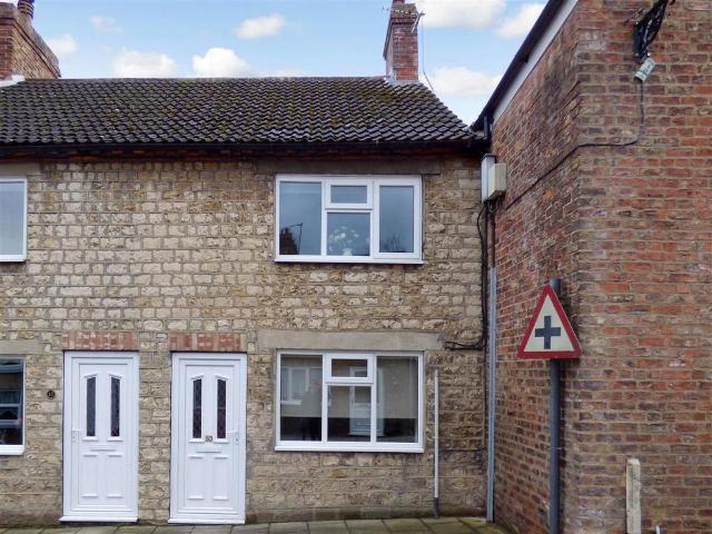 10 Emgate, Bedale 2 bed terraced house to rent £800 pcm £185 pw