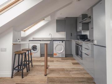 10 Eslington Terrace, Tyne and Wear NE2 3 bed flat to rent £2,080 pcm £480 pw