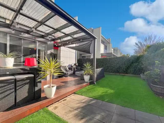 10 Errol St, Crace Townhouse for rent Listed by Jeshnita come.
