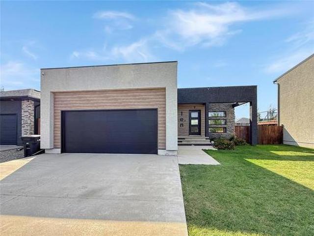10 Fairbairn Place, Brandon, MB, R7B 4J5 house for sale | Listing ID 202621 | Royal LePage