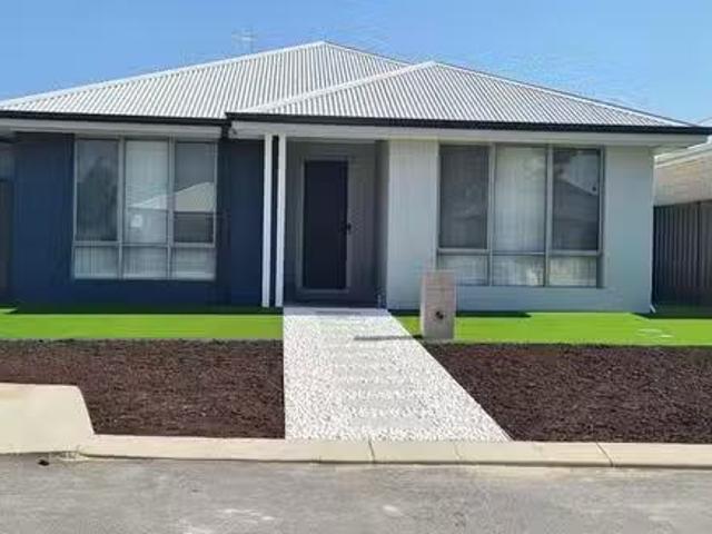 10 Fairywren Way, East Cannington, WA 6107